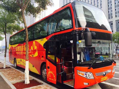 在深圳租大巴去公司團(tuán)建,國(guó)有包車和民營(yíng)包車選哪個(gè)好呢？